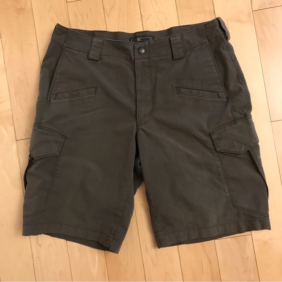 5.11 Tactical mens shorts sz 32 cargo 8 pockets - Picture 1 of 7